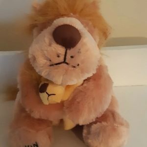 Creature Conforts  15018 Lion Hug lion & Baby Plush Stuffed. 8.5 inches